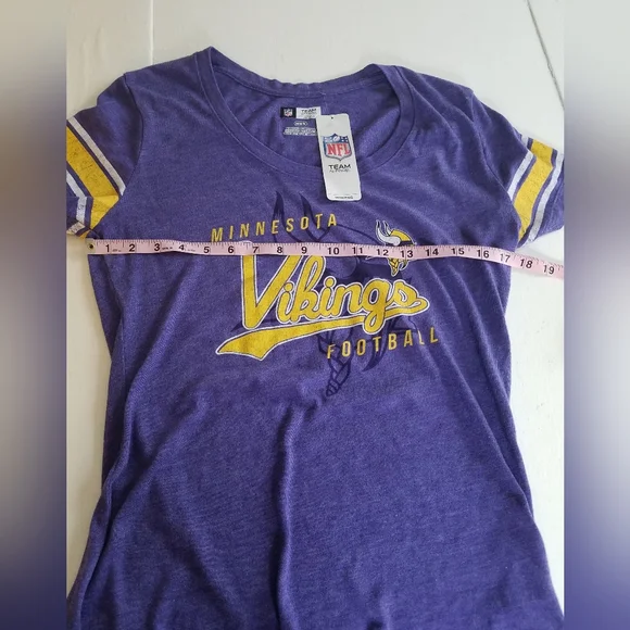 NWT Women's NFL Team Apparel Vikings Minnesota Size Medium Purple Yellow Tshirt - Picture 7 of 10